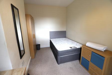 4 bedroom Terraced House to let in Liverpool Road, Newcastle-under-Lyme, ST5