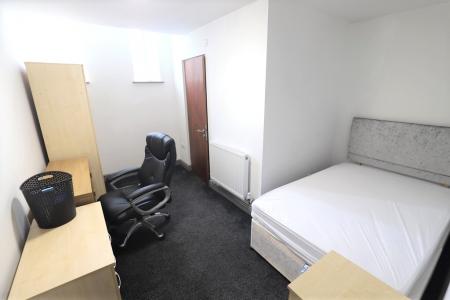 1 bedroom House share to let in London Road, Newcastle-under-Lyme, ST5