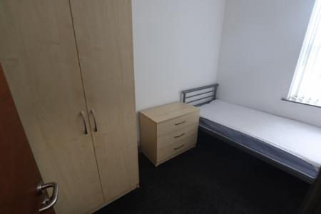 9 bedroom House share to let in London Road, Newcastle-under-Lyme, ST5