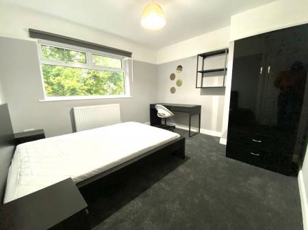 4 bedroom Terraced House to let in Orme Road, Newcastle-under-Lyme, ST5