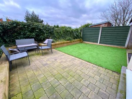 4 bedroom Town house to let in Poplar Grove, Newcastle-under-Lyme, ST5