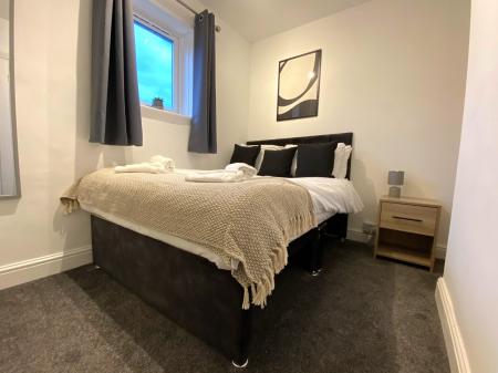 4 bedroom Town house to let in Poplar Grove, Newcastle-under-Lyme, ST5