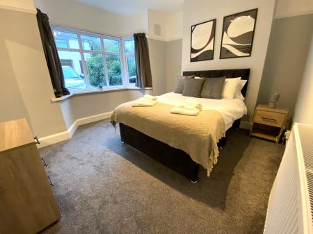 4 bedroom Town house to let in Poplar Grove, Newcastle-under-Lyme, ST5