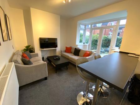 4 bedroom Town house to let in Poplar Grove, Newcastle-under-Lyme, ST5