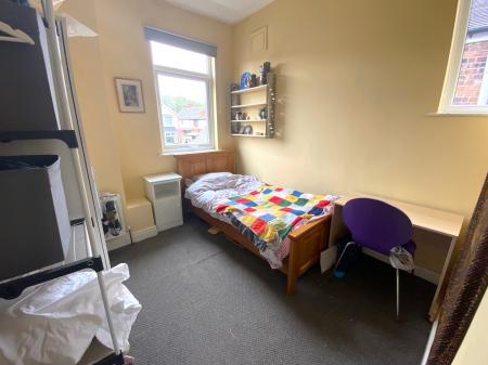 4 bedroom Town house to let in Princes Road, Stoke-on-Trent, ST4