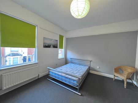 4 bedroom Town house to let in Princes Road, Stoke-on-Trent, ST4