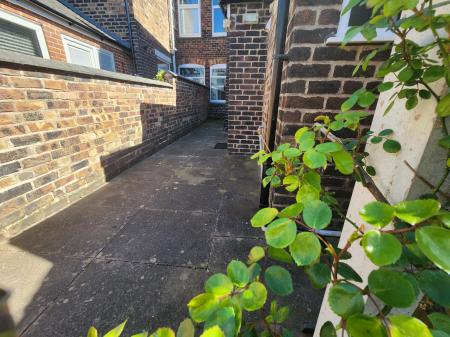 3 bedroom Terraced House to let in Princes Road, Stoke-on-Trent, ST4
