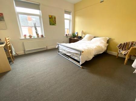4 bedroom Town house to let in Princes Road, Stoke-on-Trent, ST4