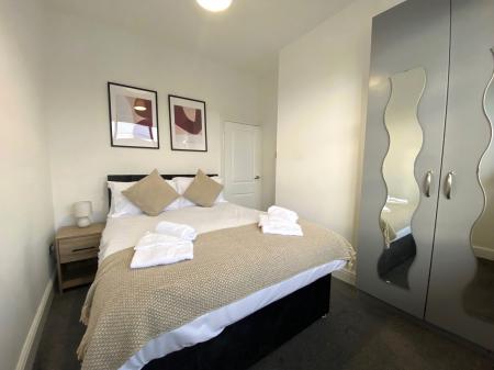 4 bedroom Terraced House to let in Sackville Street, Newcastle-under-Lyme, ST4