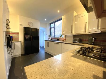 4 bedroom Terraced House to let in Sackville Street, Newcastle-under-Lyme, ST4