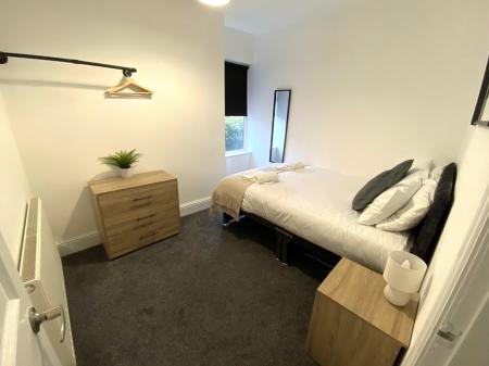 4 bedroom Terraced House to let in Sackville Street, Newcastle-under-Lyme, ST4