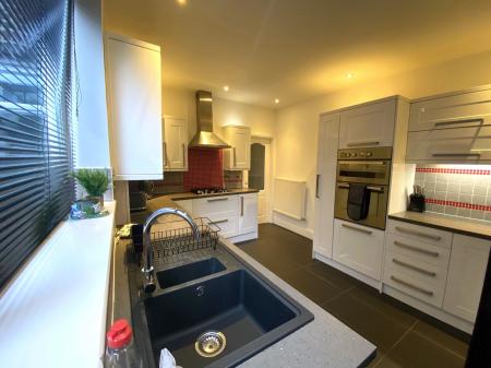 4 bedroom Terraced House to let in Sackville Street, Newcastle-under-Lyme, ST4