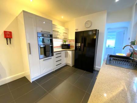 4 bedroom Terraced House to let in Sackville Street, Newcastle-under-Lyme, ST4
