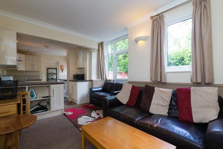 4 bedroom Semi-detached house to let in Seabridge Road, Seabridge, Newcastle-under-Lyme, ST5
