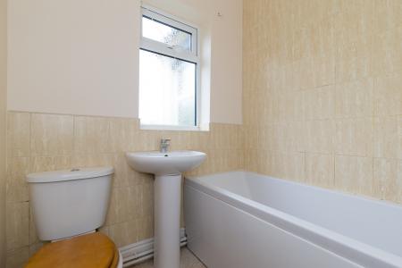 4 bedroom Semi-detached house to let in Seabridge Road, Seabridge, Newcastle-under-Lyme, ST5