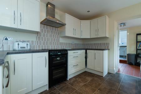 4 bedroom Semi-detached house to let in Seabridge Road, Seabridge, Newcastle-under-Lyme, ST5