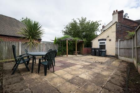 4 bedroom Semi-detached house to let in Seabridge Road, Seabridge, Newcastle-under-Lyme, ST5