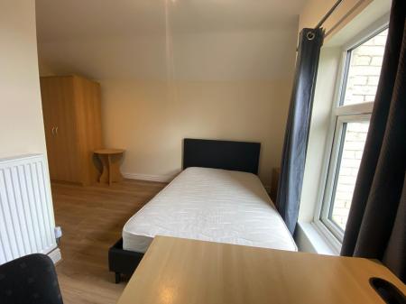 4 bedroom Semi-detached house to let in Seabridge Road, Seabridge, Newcastle-under-Lyme, ST5