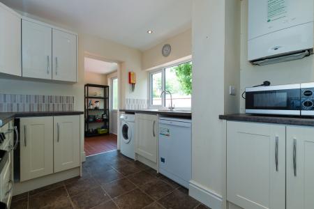 4 bedroom Semi-detached house to let in Seabridge Road, Seabridge, Newcastle-under-Lyme, ST5