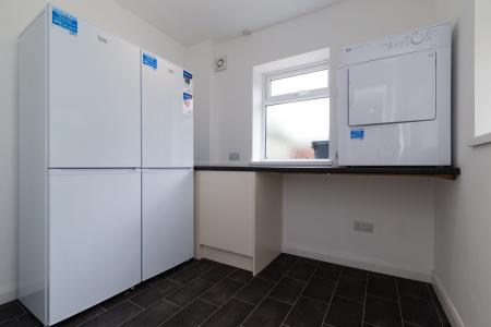 4 bedroom Semi-detached house to let in Seabridge Road, Seabridge, Newcastle-under-Lyme, ST5