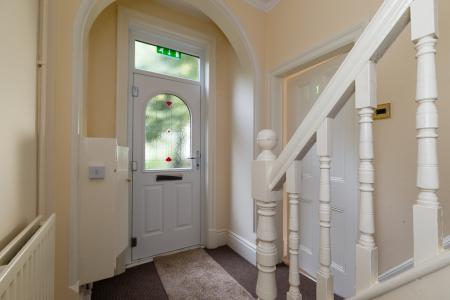 4 bedroom Semi-detached house to let in Seabridge Road, Seabridge, Newcastle-under-Lyme, ST5