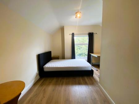 6 bedroom Semi-detached house to let in Seabridge Road, Seabridge, Newcastle-under-Lyme, ST5