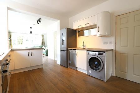 4 bedroom End of terrace house to let in Shaw Street, Newcastle-under-Lyme, ST5