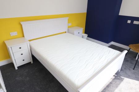 4 bedroom Semi-detached house to let in Underwood Road, Newcastle-under-Lyme, ST5