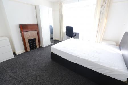 4 bedroom Semi-detached house to let in Wesley Place, Newcastle-under-Lyme, ST5