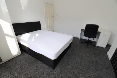 4 bedroom Semi-detached house to let in Wesley Place, Newcastle-under-Lyme, ST5