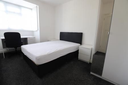 4 bedroom Semi-detached house to let in Wesley Place, Newcastle-under-Lyme, ST5