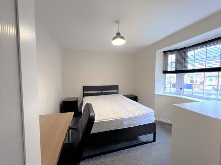 5 bedroom Detached house to let in Snowgoose Way, Newcastle-under-Lyme, ST5