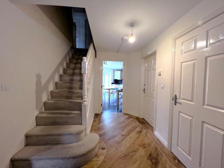 5 bedroom Detached house to let in Snowgoose Way, Newcastle-under-Lyme, ST5