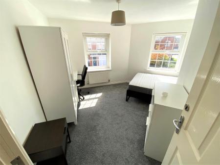 5 bedroom Detached house to let in Snowgoose Way, Newcastle-under-Lyme, ST5