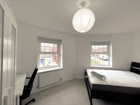 5 bedroom Detached house to let in Snowgoose Way, Newcastle-under-Lyme, ST5