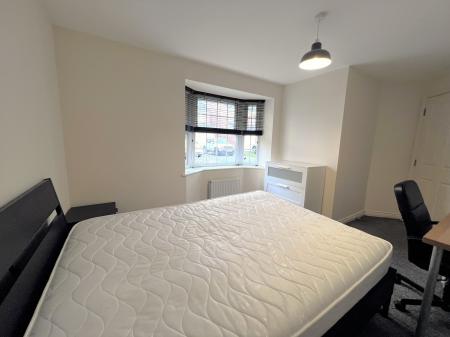 5 bedroom Detached house to let in Snowgoose Way, Newcastle-under-Lyme, ST5