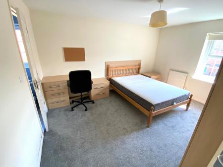 5 bedroom Detached house to let in Snowgoose Way, Newcastle-under-Lyme, ST5