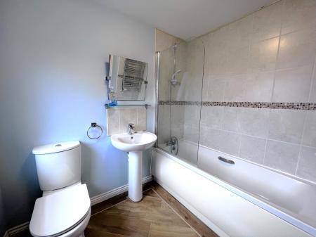 5 bedroom Detached house to let in Snowgoose Way, Newcastle-under-Lyme, ST5