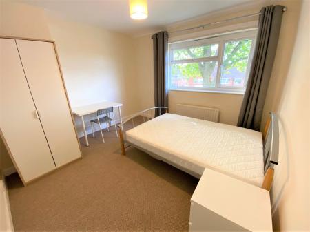 4 bedroom Semi-detached house to let in Orme Road, Newcastle-under-Lyme, ST5