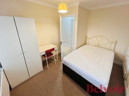 4 bedroom Semi-detached house to let in Orme Road, Newcastle-under-Lyme, ST5