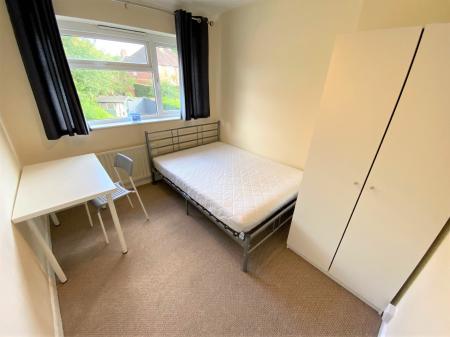 4 bedroom Semi-detached house to let in Orme Road, Newcastle-under-Lyme, ST5