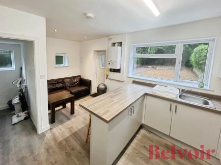 4 bedroom Semi-detached house to let in Orme Road, Newcastle-under-Lyme, ST5