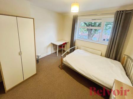 4 bedroom Semi-detached house to let in Orme Road, Newcastle-under-Lyme, ST5