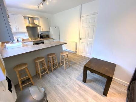 4 bedroom Semi-detached house to let in Orme Road, Newcastle-under-Lyme, ST5