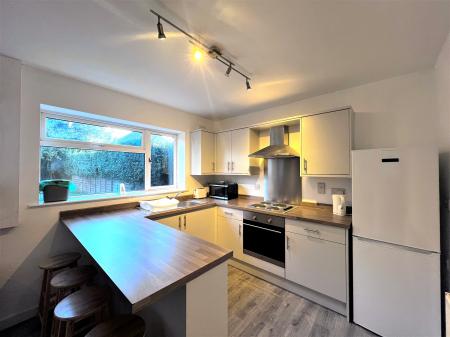 4 bedroom Semi-detached house to let in Orme Road, Newcastle-under-Lyme, ST5