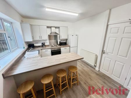4 bedroom Semi-detached house to let in Orme Road, Newcastle-under-Lyme, ST5