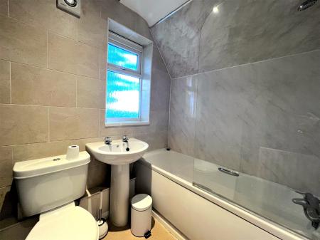 4 bedroom Semi-detached house to let in Orme Road, Newcastle-under-Lyme, ST5