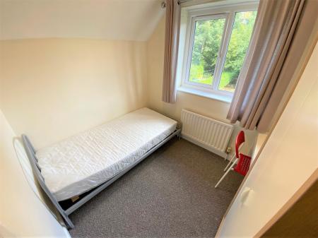 4 bedroom Semi-detached house to let in Orme Road, Newcastle-under-Lyme, ST5