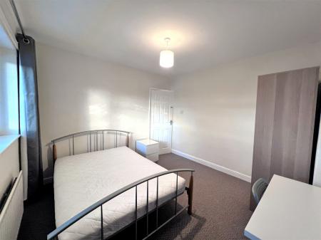 4 bedroom Semi-detached house to let in Orme Road, Newcastle-under-Lyme, ST5