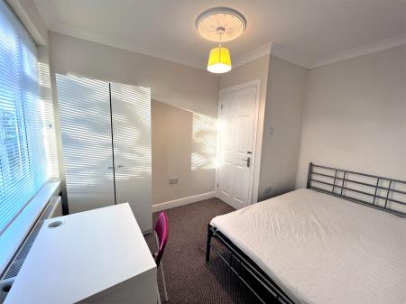 4 bedroom Semi-detached house to let in Orme Road, Newcastle-under-Lyme, ST5